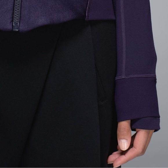 Lululemon black grape purple Emerge Renewed sideways zipper zip up Jacket - Picture 10 of 10